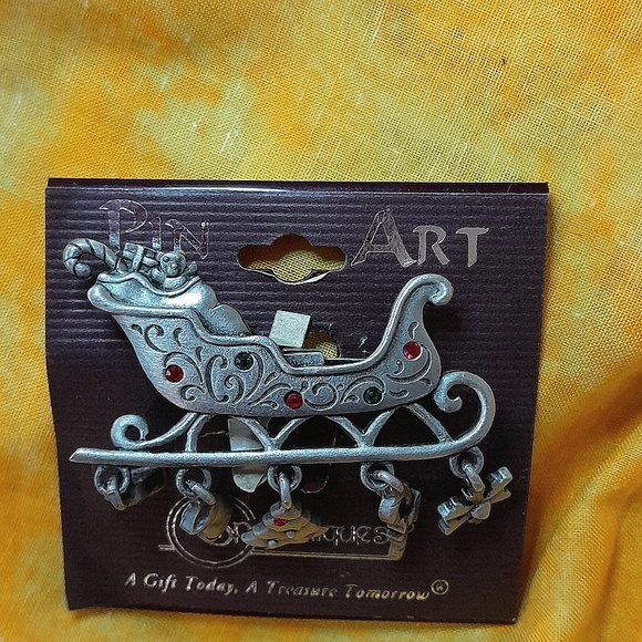 Vintage Christmas Sleigh Pin - Picture 3 of 3